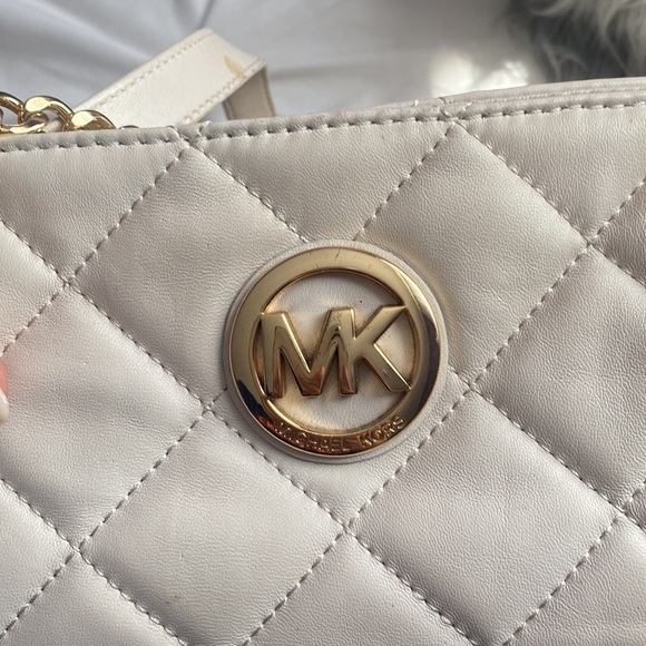 Michael Kors Ivory quilted shoulder bag - Picture 6 of 15